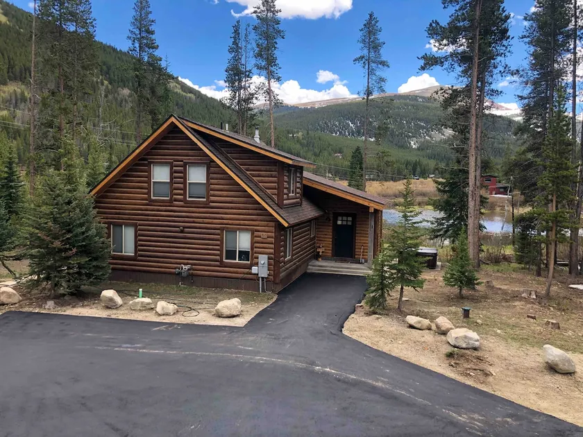 Modern Cabin-Deck, Hot Tub, 5 min to Downtown! - Image 1