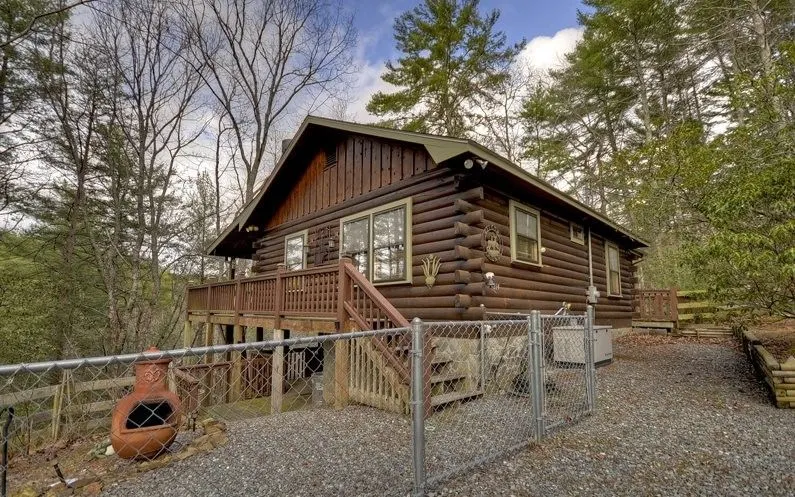 The Hilltop Hideaway - Image 1