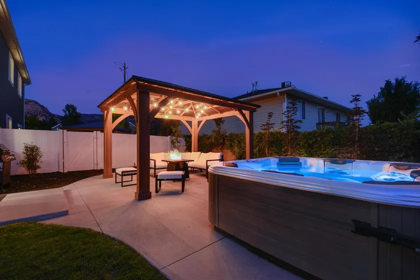 ⭐️Private Hot Tub + Fireplace + Covered Patio + 75” TV - Image 1