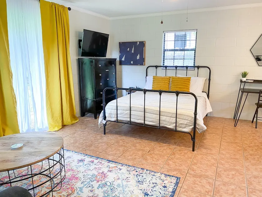 Dupre Studio Guest House - Image 1