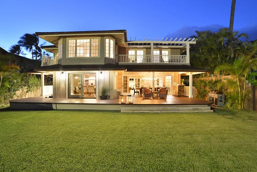 Experience Oceanfront Paradise on O'ahu - Image 1
