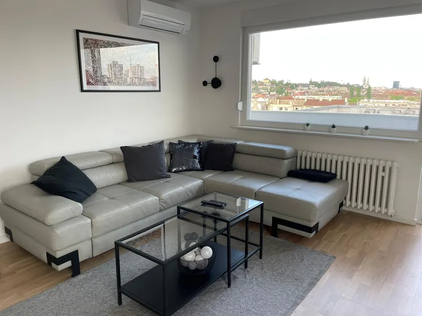 Brandnew flat in city center with stunning view - Image 1