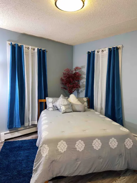 Waves of Blue Downtown Homestay - Image 1