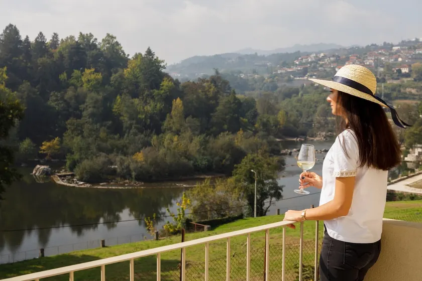 The river at your feet in the center of Amarante. - Image 1