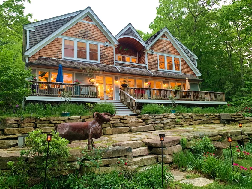 Private Lake Estate - Image 1