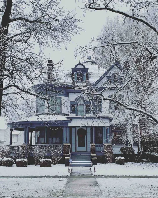 *Award Winning-Victorian Home(Large outdoor space) - Image 1