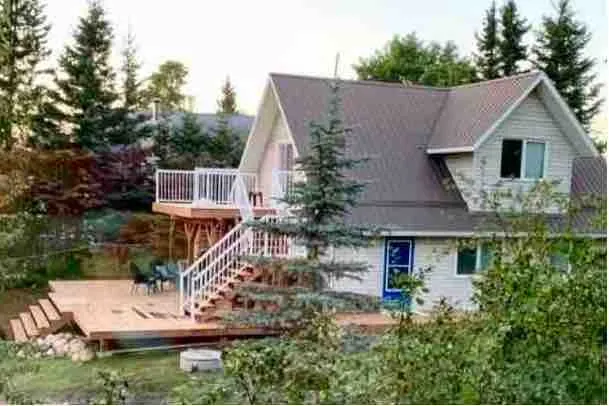 Lakefront Four Seasons Cottage with a View - Image 1