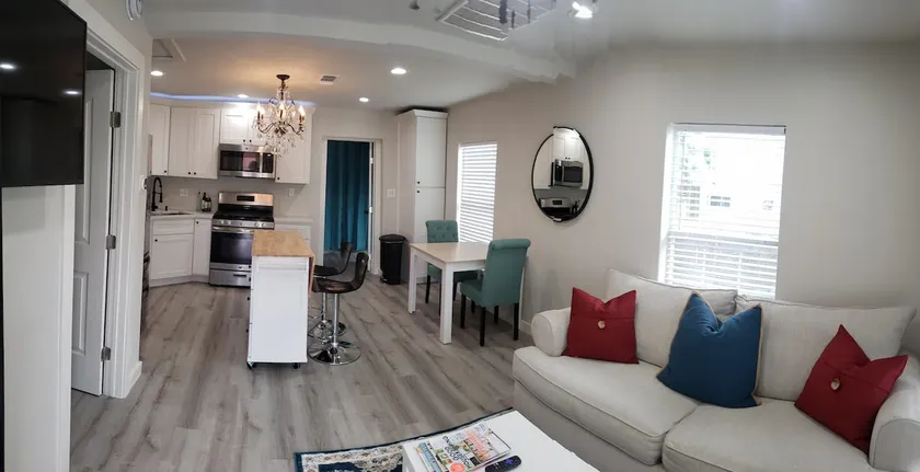 Cutest Pet Friendly close to downtown house - Image 1