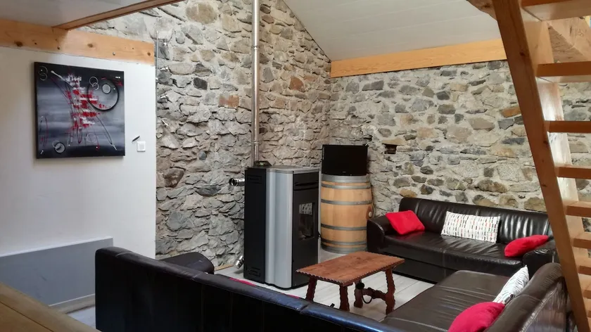 Cottage surrounded by nature - Image 1