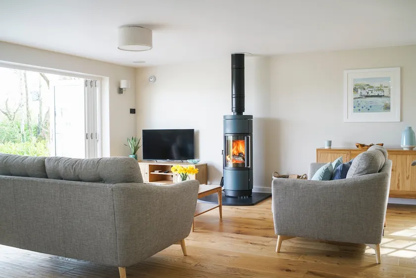 Luxury retreat with hot tub & wood burner - Mylor - Image 1