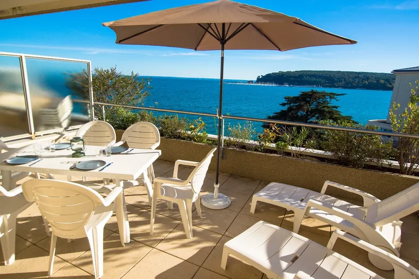 Apartment with sea view in Morgat - Image 1