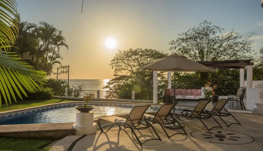 Oceanview FAST WiFi Private Yard Pool Executive Chef Staff Amazing Views - Image 1