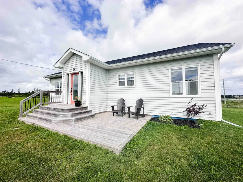 Brackley Beach Sea Breeze Cottage - Image 1