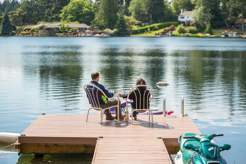 Lakefront 2 bedroom retreat - Image 1