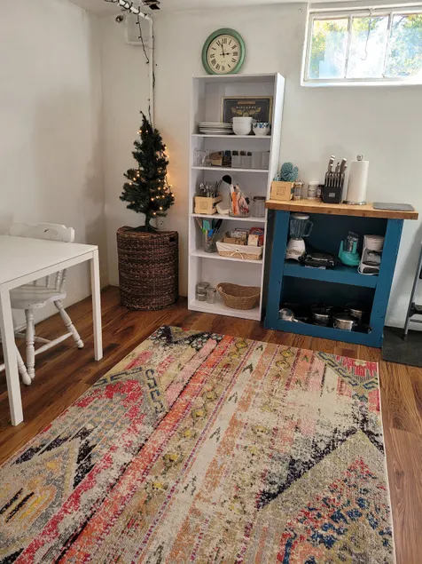 Welcome to our Blue Sky Suite, 1 block to campus - Image 1