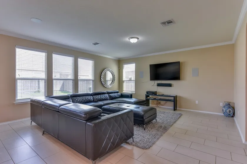 The White House 3500 SF - Image 1