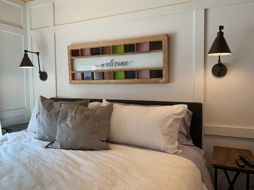 The Shoe Inn, a modern apt in downtown Teutopolis - Image 1