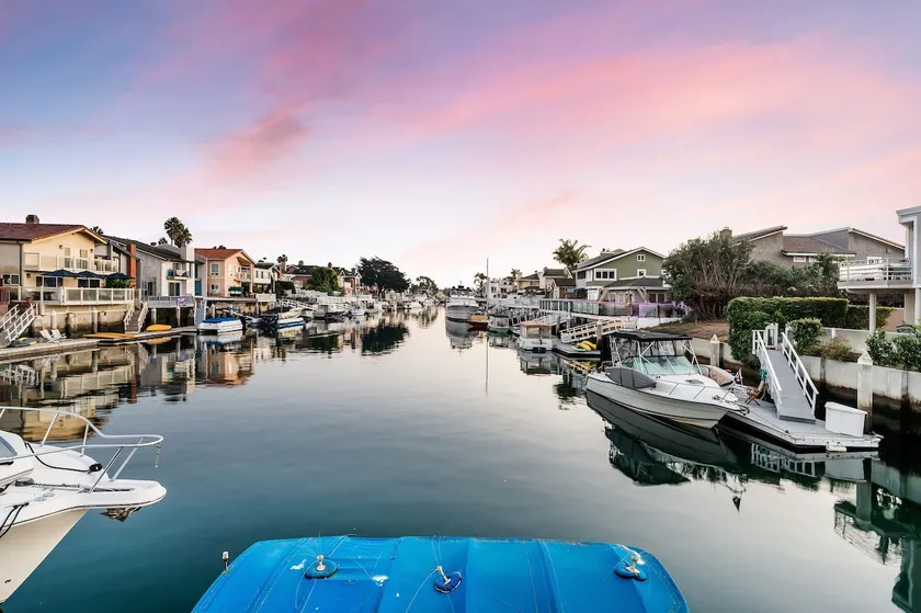Stunning, upscale waterfront house in Oxnard, California - Image 1