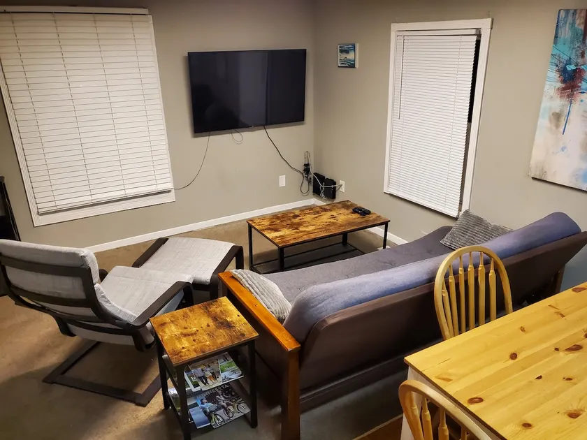 3 bedroom apartment in hip northeast Minneapolis! - Image 1