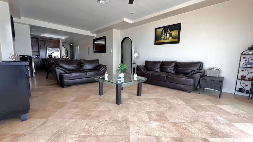 Beautiful Beach Front Condo near Downtown - Image 1