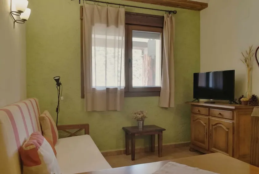 1-bedroom rural apartment - Image 1