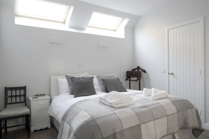 Calming Ground Floor Mews Flat with Parking - Image 1