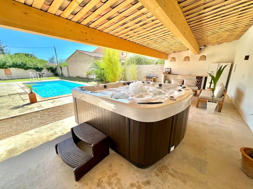 Relaxation with a hot tub and a private pool - Image 1