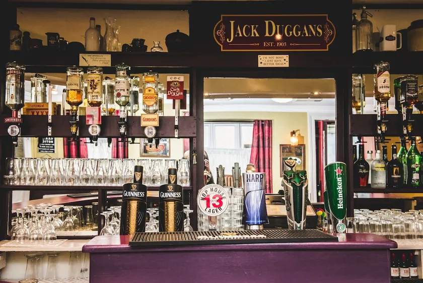Privat pub på Irlands Wild Atlantic Way og tæt på Killarney (10 sovepladser) - Image 1