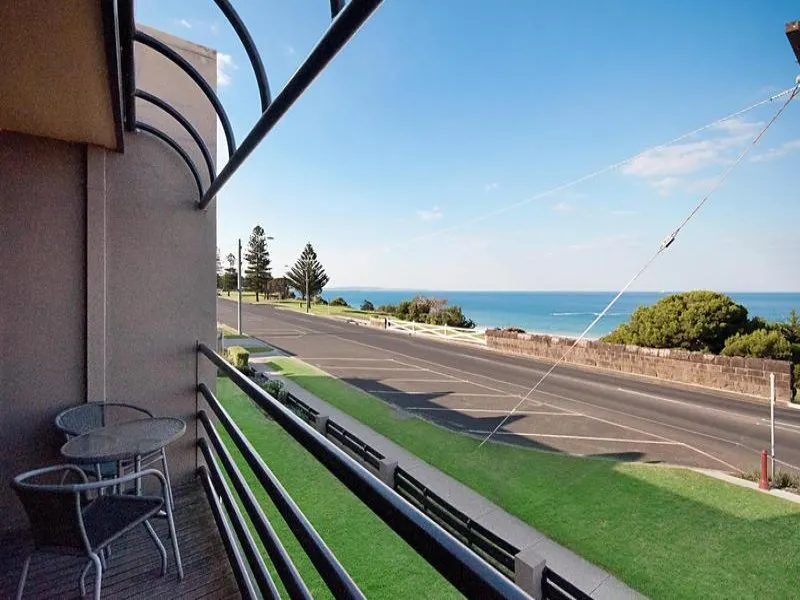 Harbor Views CBD 1 Bedroom Unit - Image 1