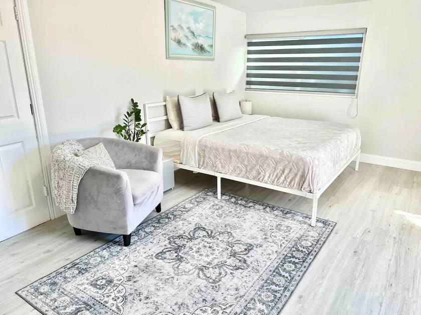 Cozy Eco Private Studio 10 min to Downtown & Beach - Image 1