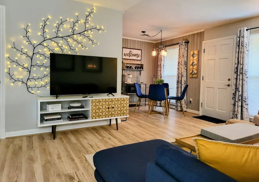 Dazzling Duplex, pets, private driveway, EVcharger - Image 1