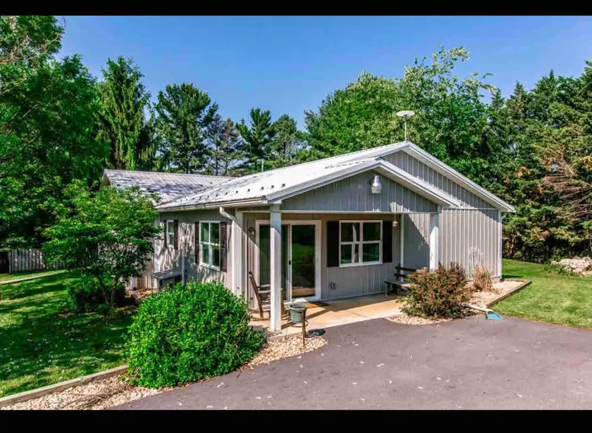 Cottage on the Knob. Cheerful one bdrm w/fire pit. - Image 1