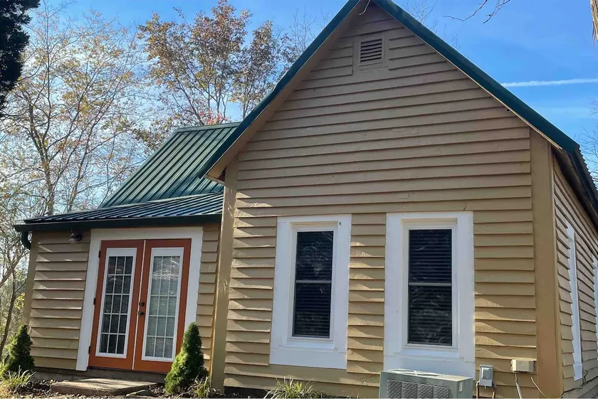 The Farmhouse at Black Jack Vineyard - Image 1