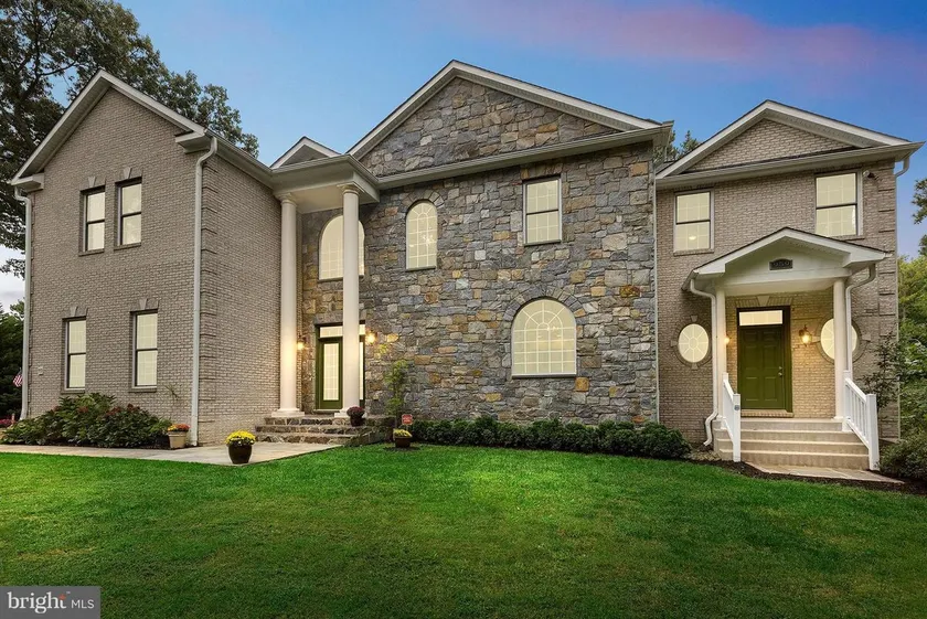 Magnificent Water Front Property - Image 1
