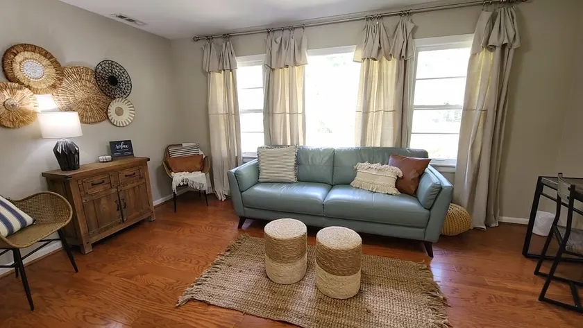 3 Bedroom home with fenced in yard. - Image 1
