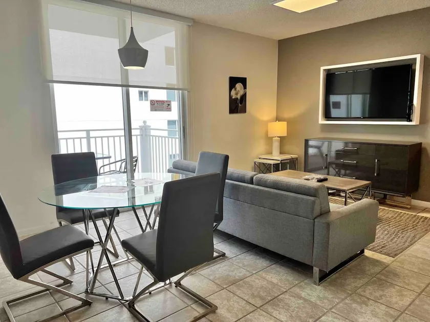 Downtown Delight in Brickell/Miami - Image 1