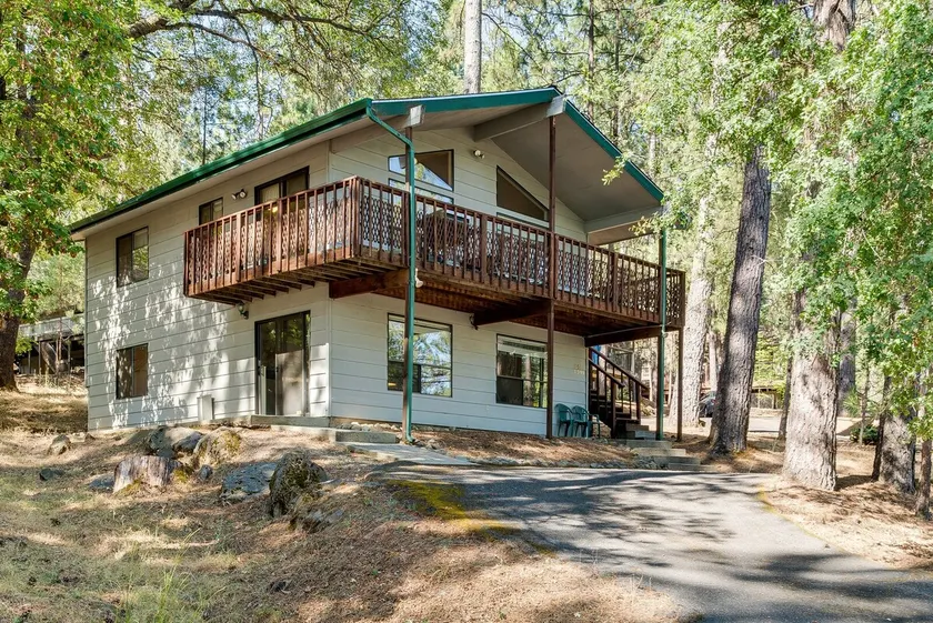 Grizzly Retreat - Image 1