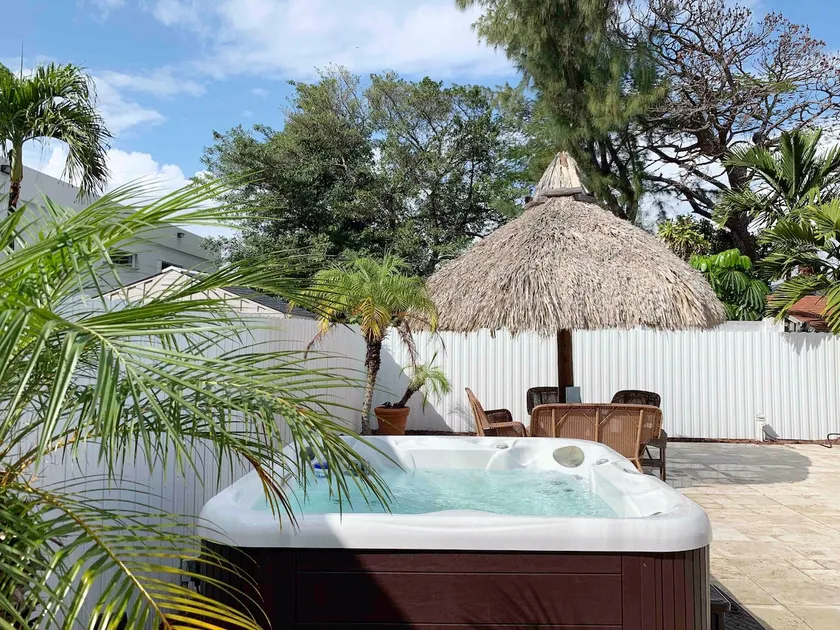 Refreshing Modern Retro Studio w/ pool &Jacuzzi - Image 1