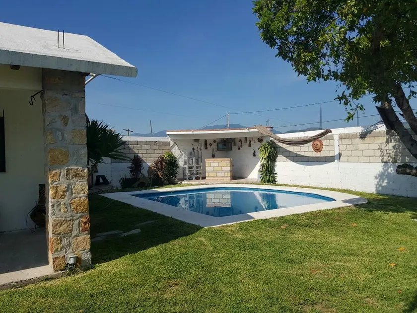 House with a pool near Teques and another attraction - Image 1