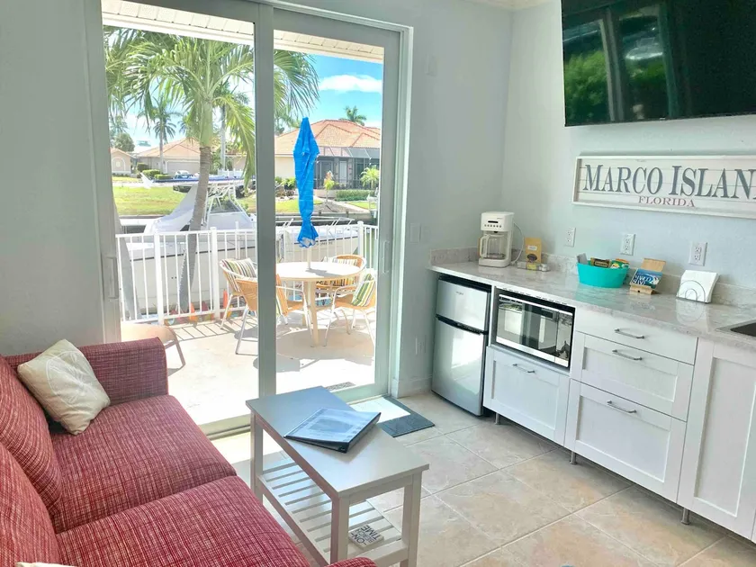 Waterside One Bedroom Apartment with boat dock - Image 1