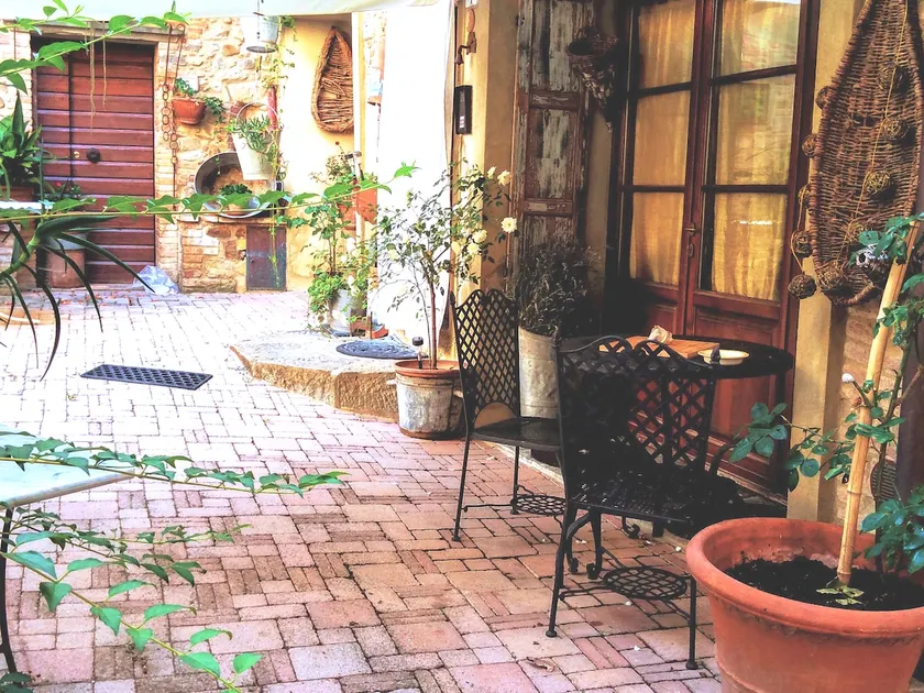 Small Courtyard - Image 1