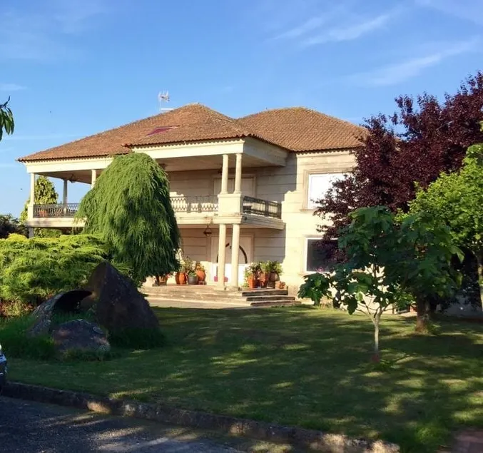 Chalet with pool and garage (near beaches) - Image 1