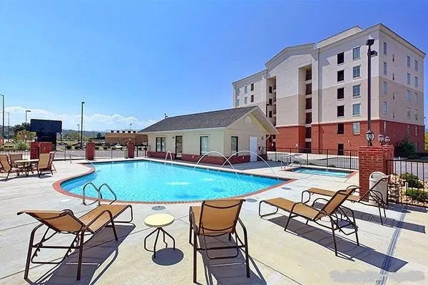 2 BR Luxury Riverfront Condo in Perfect Location - Image 1