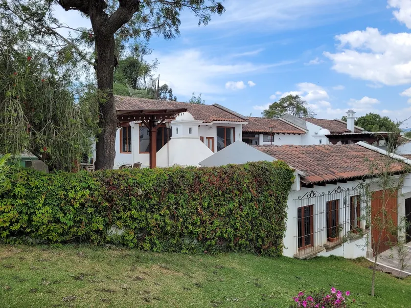 Large house in Antigua Guatemala with pergola - Image 1