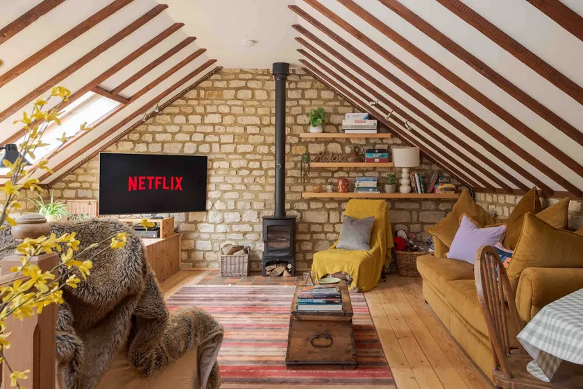 Private and characterful barn conversion - Image 1