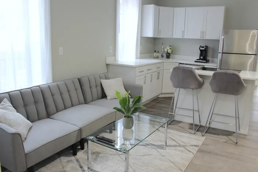 WOW ★ Bright Apt ★ PRIME downtown Walk Everywhere - Image 1