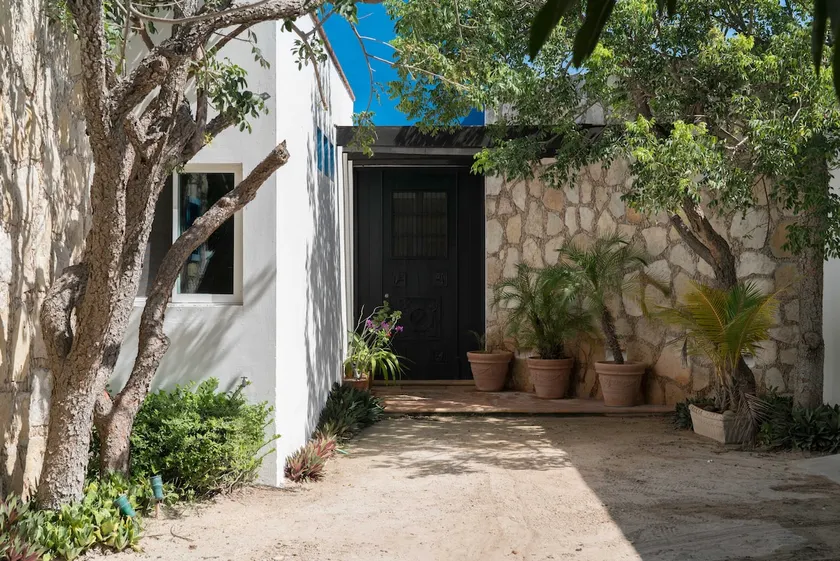 Anamafer House – Your oceanfront retreat. - Image 1