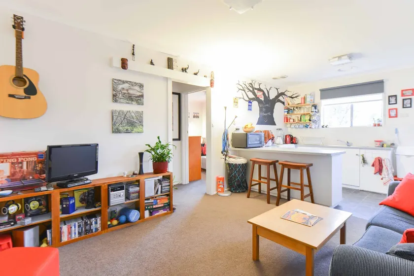 Cosy 2br ground floor unit - whole unit - Image 1