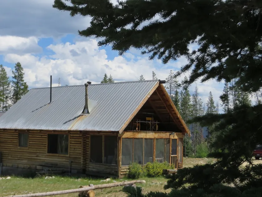 Bluebird cabin in Stanley, Idaho - Image 1