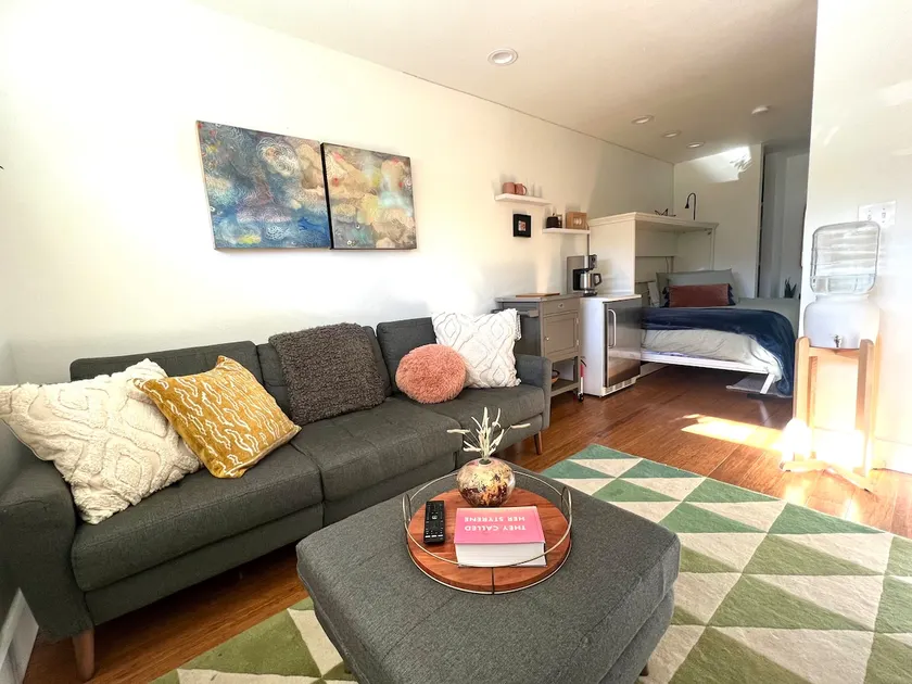 Floral hideaway - Image 1